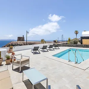 https://lanzarote-villa-the-one.in-canary-islands.com